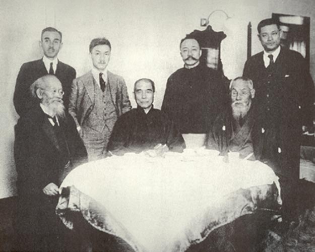 頭山満翁写真伝 と 巨人頭山満翁 の2冊 共に藤本尚則編著　玄洋社　アジア主義 巨人頭山満(藤本尚則 著) / 古本、中古本、古書籍の通販は「日本の