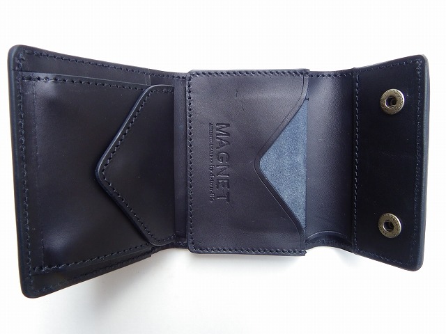 MAGNET-マグネット- 特許取得！スキモレザー使用の3つ折りコンパクト