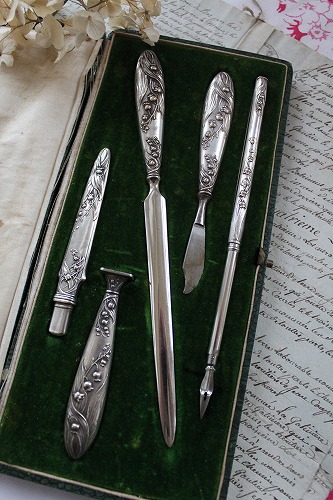 フランスアンティークシルバーすずらんレリーフのレタリングセット