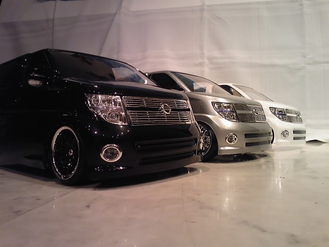 E51 ELGRAND of 1/10 Minivan Model