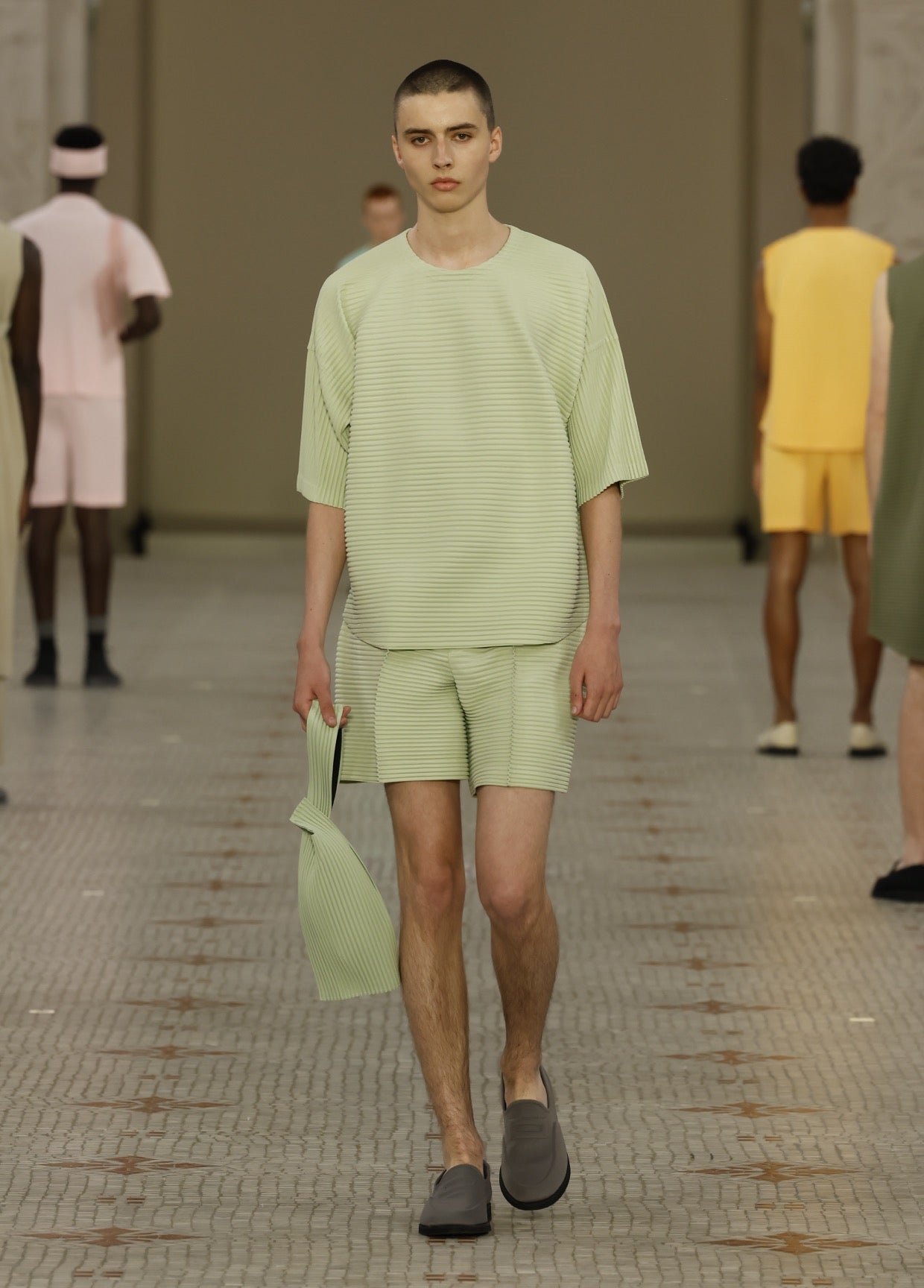 HOMME PLISSÉ ISSEY MIYAKE SPRING SUMMER 2024 コレクション 02