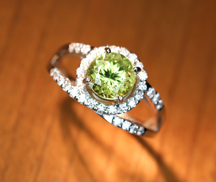 jewel planet 公式サイト / 【新作】PT900 パロットクリソベリル 1.8ct