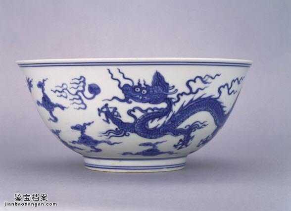 明代成化窑青花云龙戏珠大碗的图片，特点，价格，鉴赏，馆藏-青花瓷-鉴
