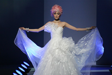 事例―38 齋栄織物（B2BとB2C）＞世界一薄くて軽い先染めシルク