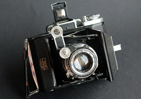 J. Noir - Classic Cameras: Zeiss-Ikon Super Ikonta A