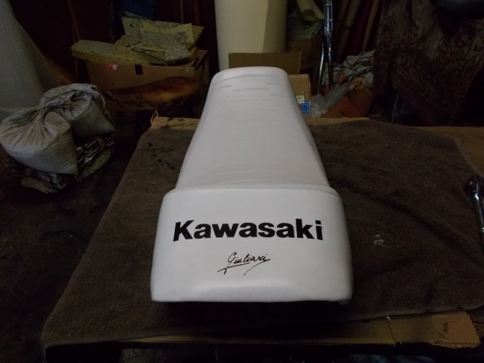 工房補修日誌｜バイクシート・自動車内装の補修,修理は張替えなしの革