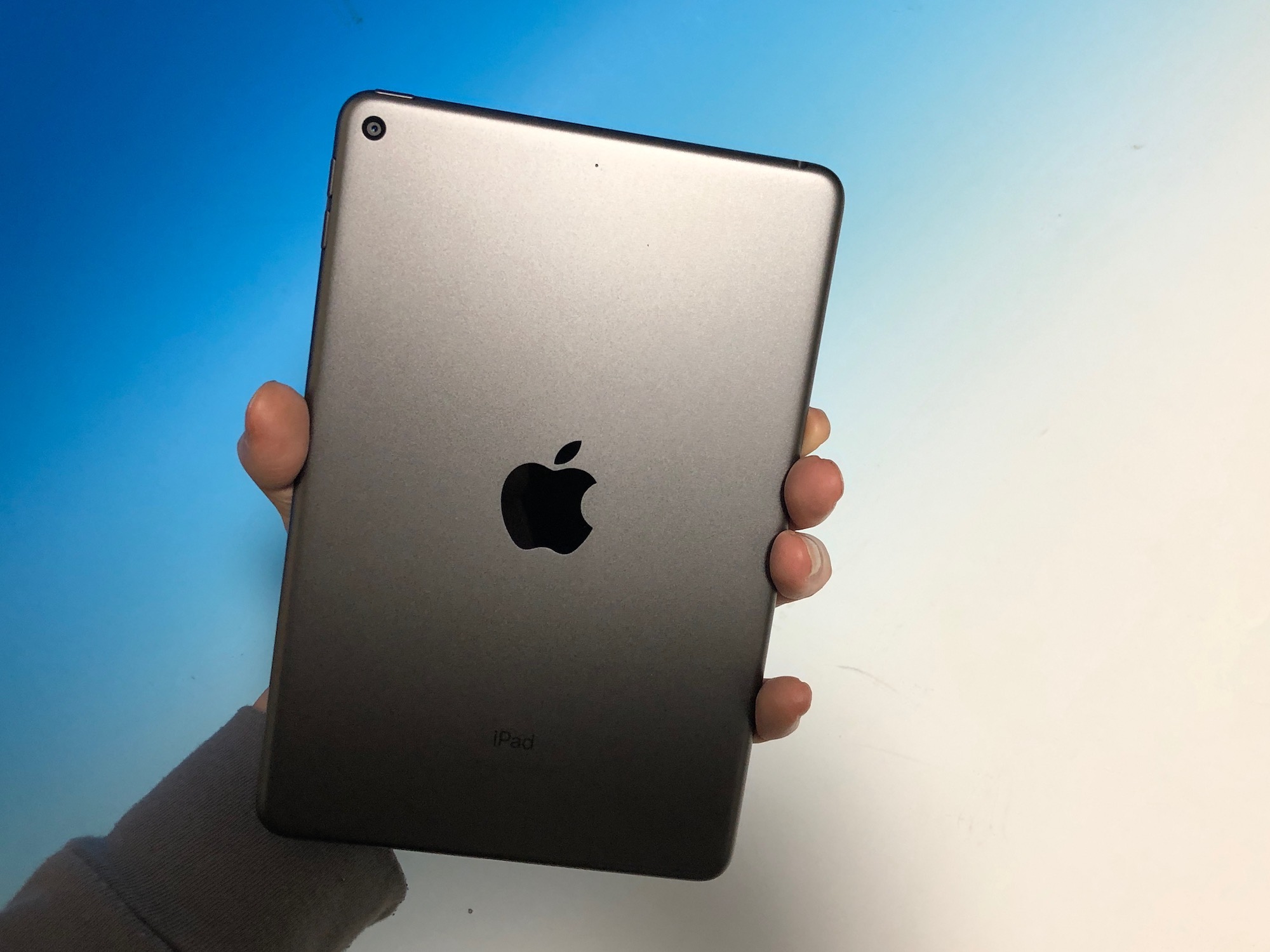 新しい iPad mini、スペースグレイはより深い色合いに‥ | KODAWARISAN