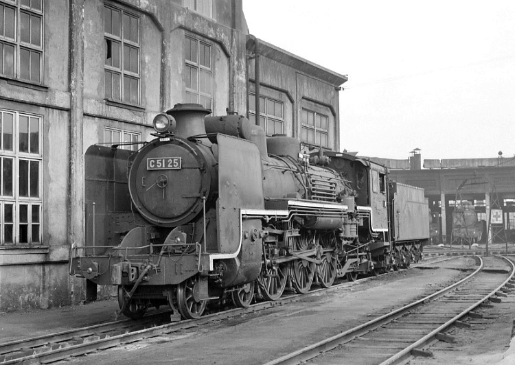 C51 25（奈良機関区）