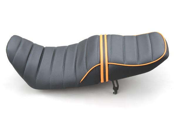 HONDA ホンダ VT250 アンコ抜き タックロール バイクシート張替え