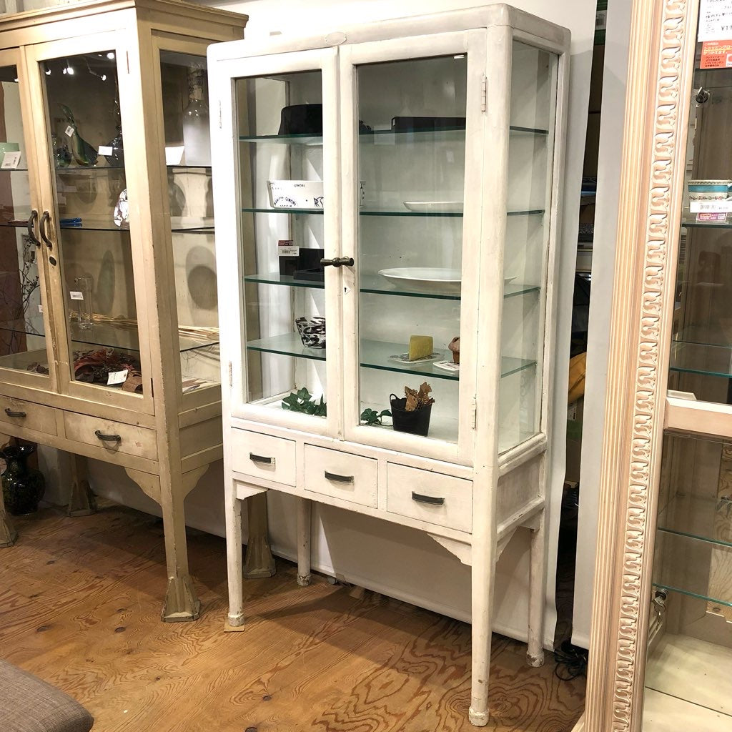 ケビント キャビネット アンティーク レトロ 医療棚 ガラス ホワイト