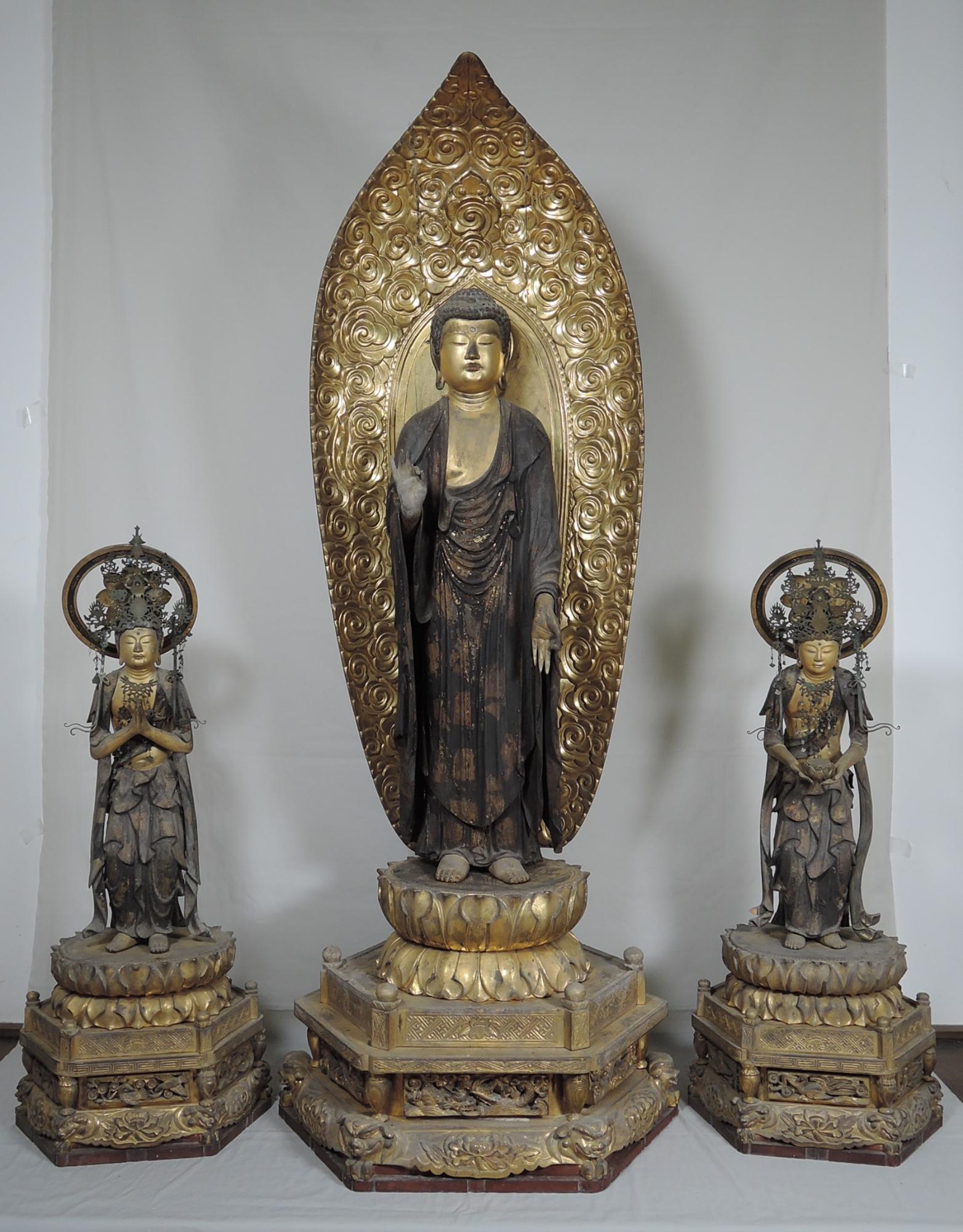 木造阿弥陀如来（あみだにょらい）及び両脇侍像（りょうわきじぞう