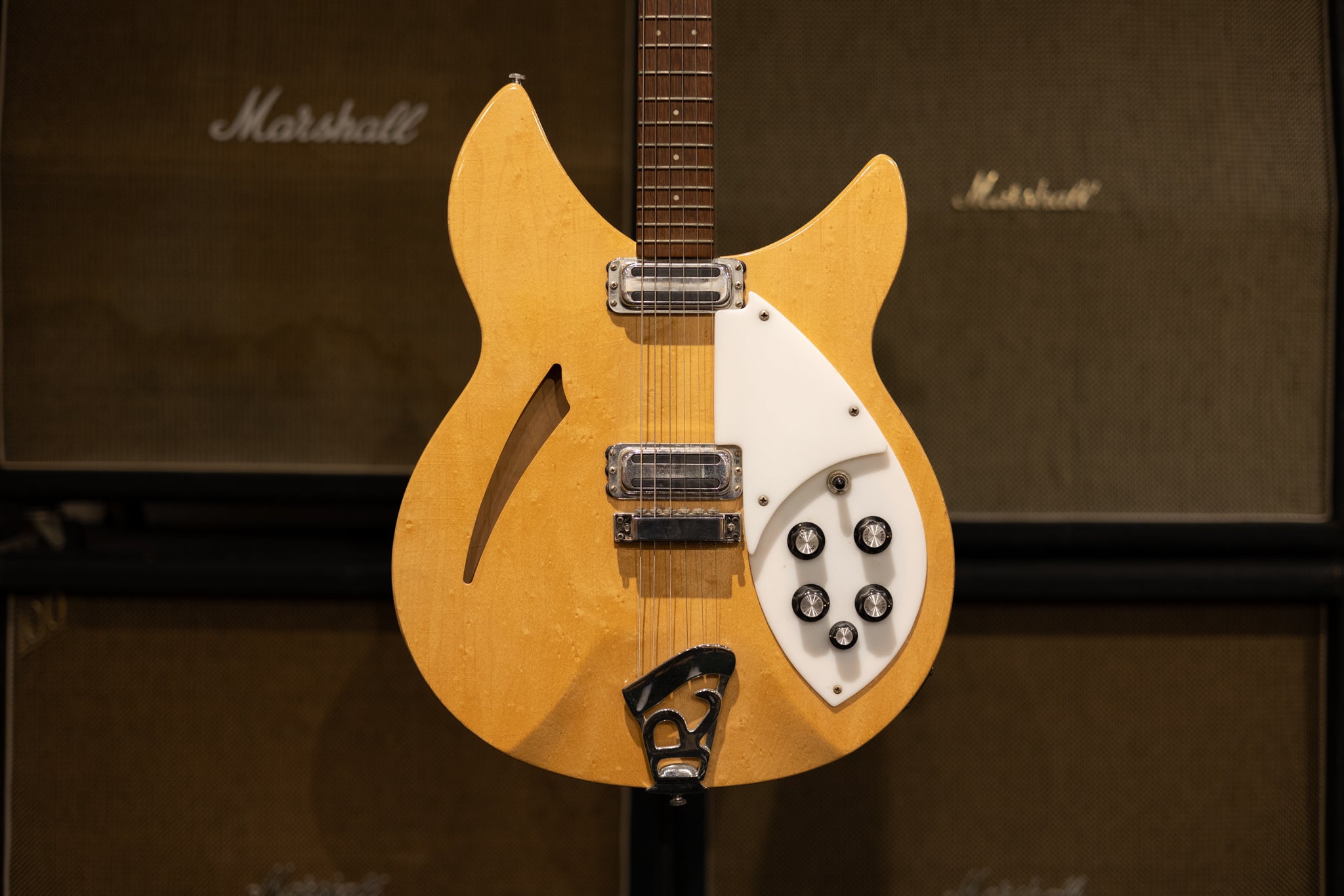1967 Rickenbacker 330- Mapleglo – Dave's Guitar Shop