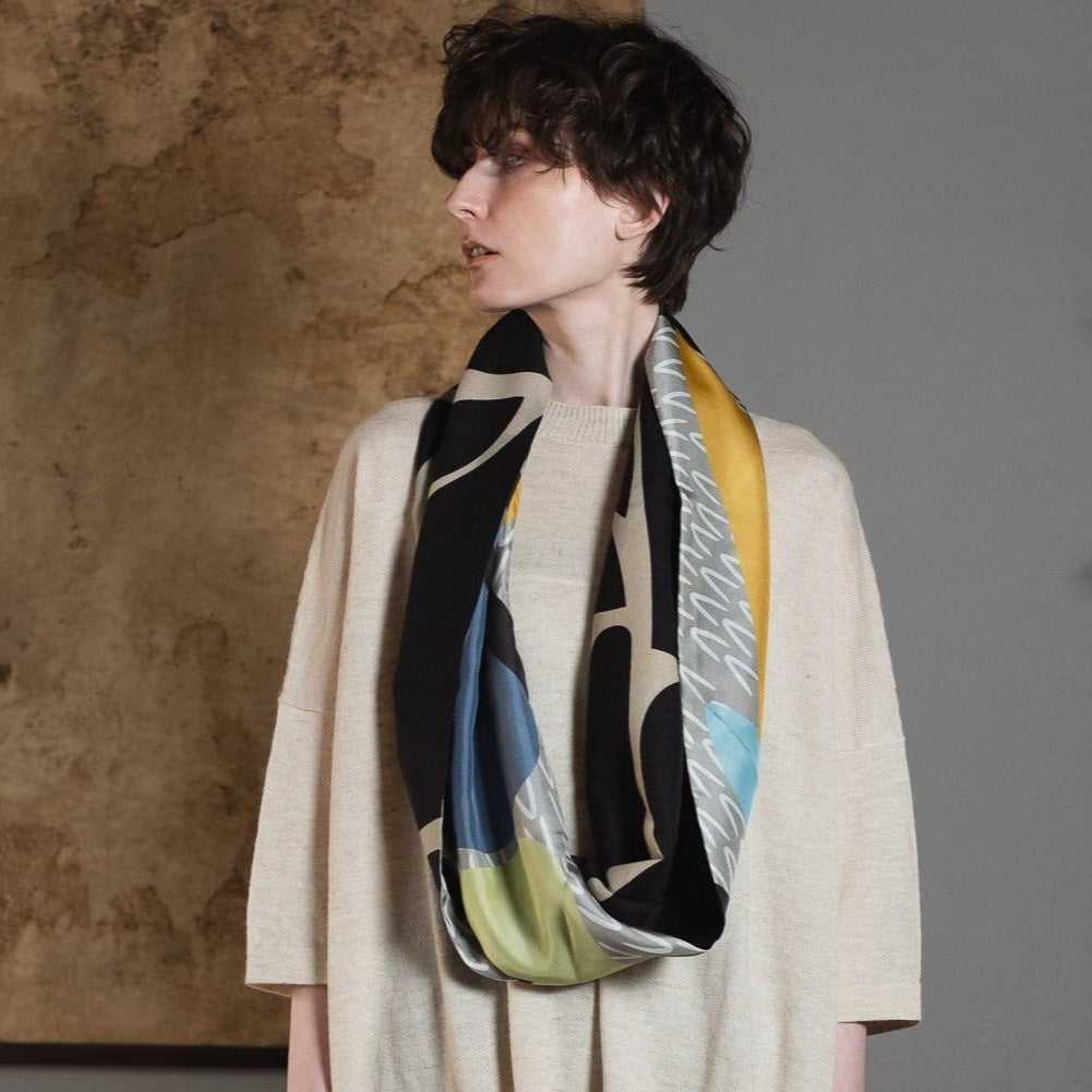 Silk & Merino Wool 'Halsham' grey x black ループスカーフ – YARN&COPPER