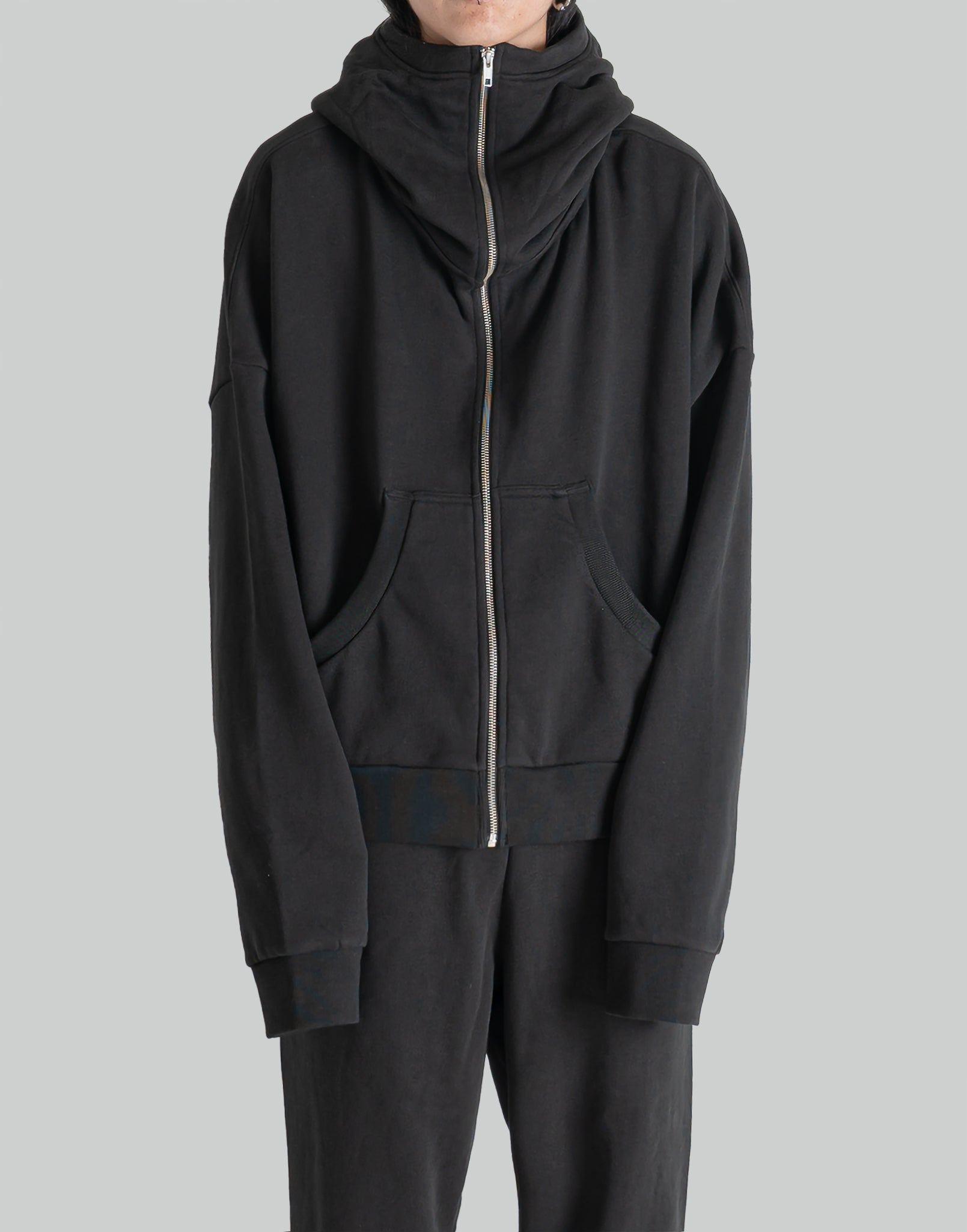 entire studios FULL ZIP – 082plus