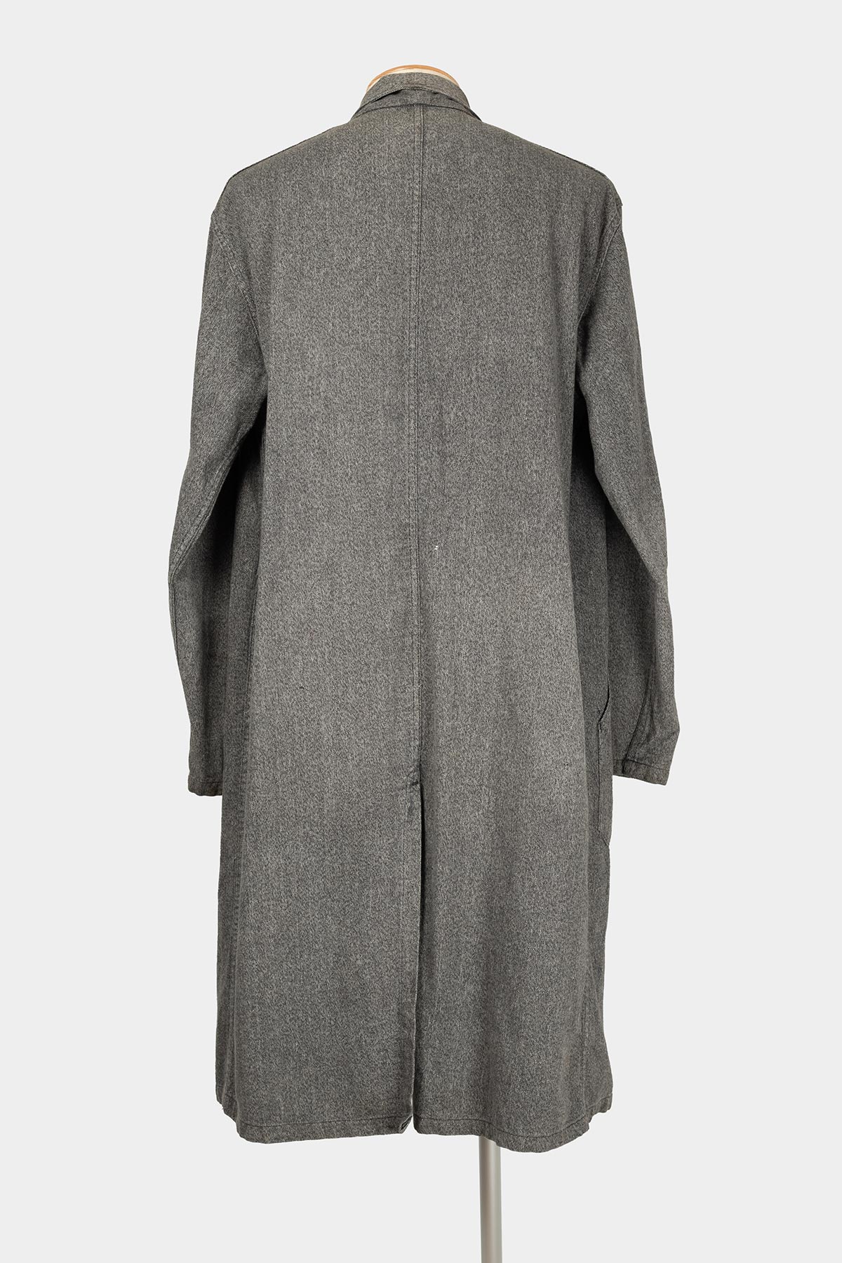 50s ”Adolphe Lafont ” Black Chambray Atelier Coat | 57 Rue de Rome