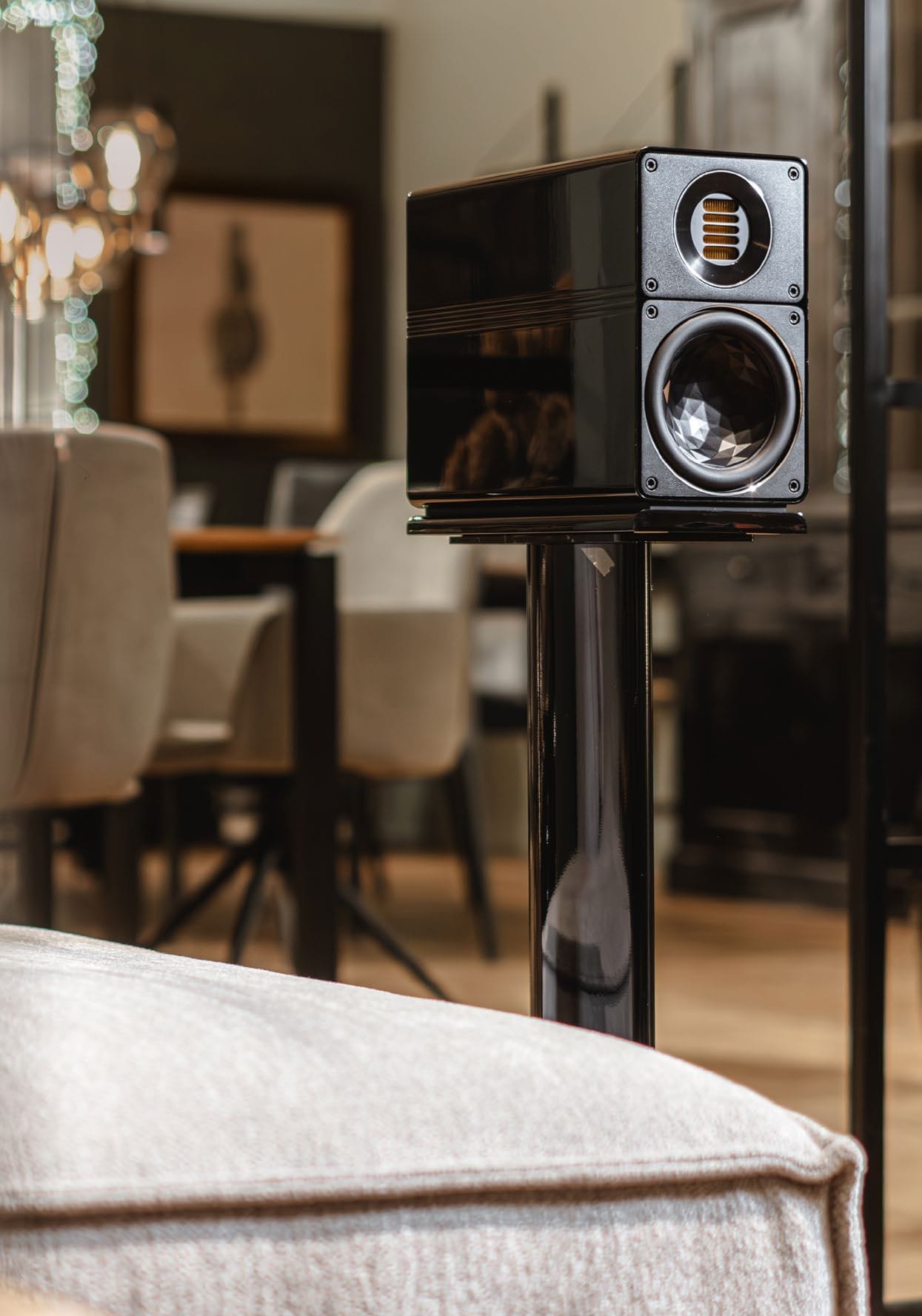 Elac Elegant BS 312.2 Review « 7Review