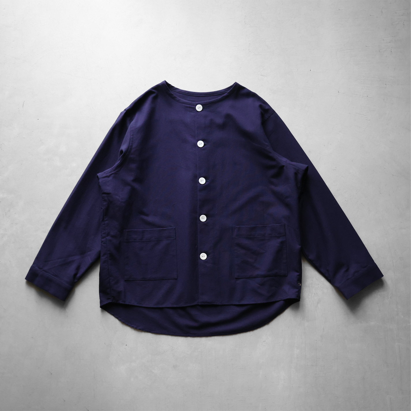 スヴィンオックスフォードノーカラーシャツジャケット 010をリリース