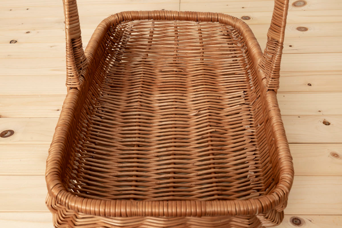 ポーランドのむきやなぎで編まれた、横長の浅型かご – 市川籠店