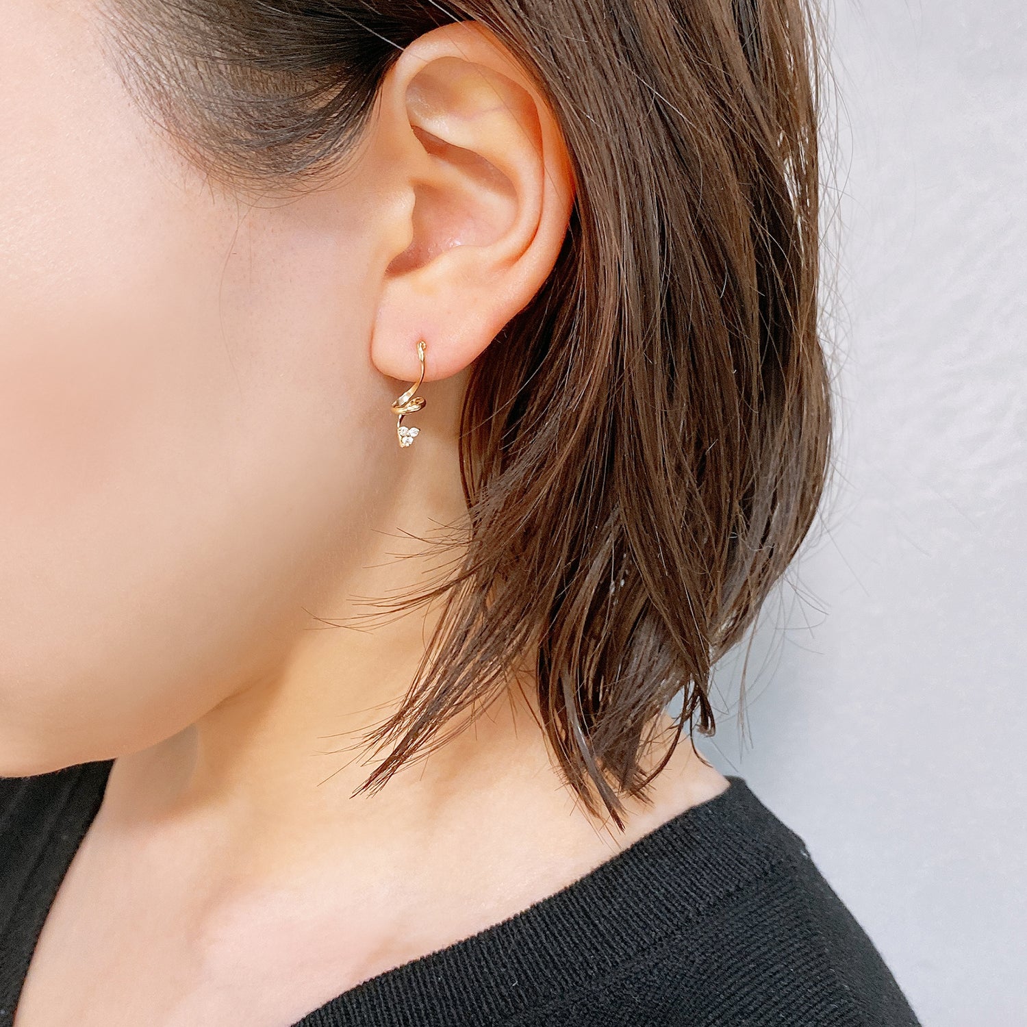 K10 or K18 フラワー型メレダイヤモンド ピアス｜GD3035