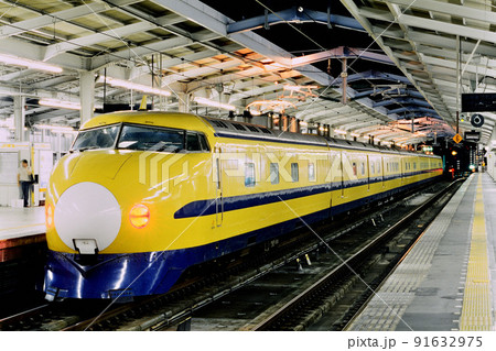 1999年 922型ドクターイエローT2編成の写真素材 [91632975] - PIXTA