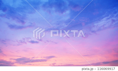 ピンクと青の夕焼け空のグラデーションの写真素材 [116069917] - PIXTA