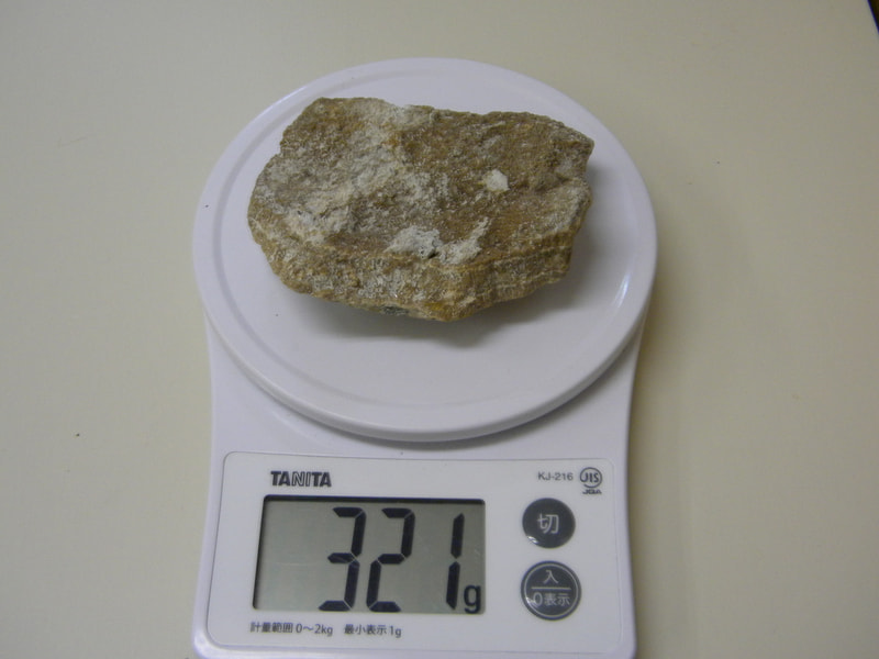 151番 結晶体北投石321g 北投石・源泉希釈水・販売商品