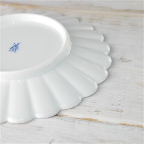 有田焼/渓山窯/ARKZ-017002002/白磁菊型5寸皿/Φ15.5 X H2 - テーブル