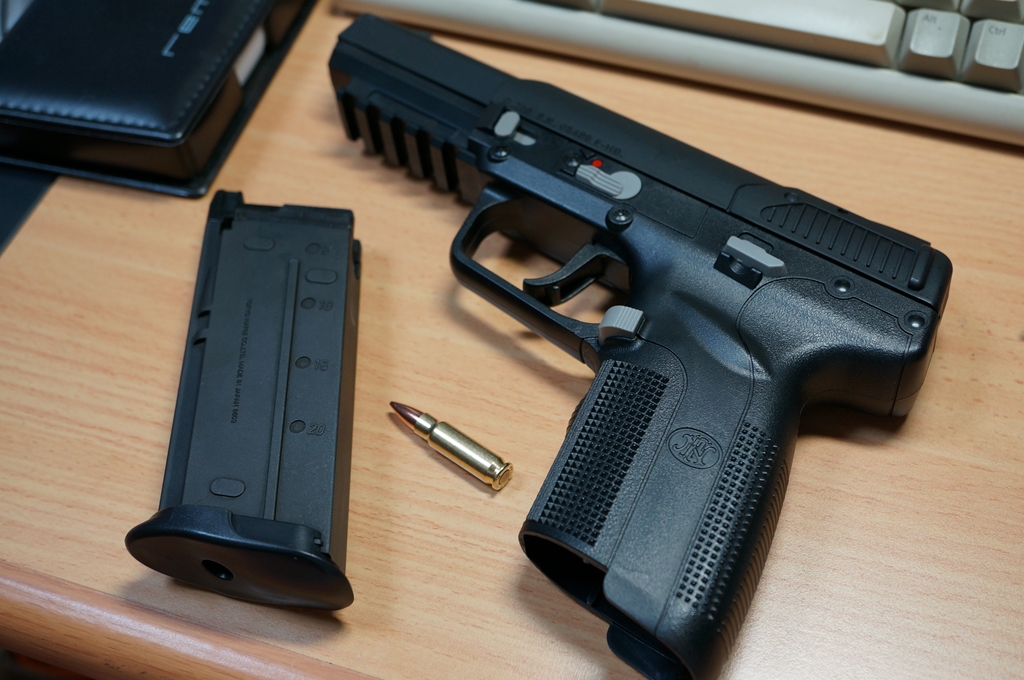 New Gameにも出てたオモチャみたいなフォルムのガスガン：東京マルイ