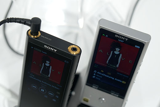 小型ボディのフラッグシップウォークマン『NW-ZX300』ショールーム展示