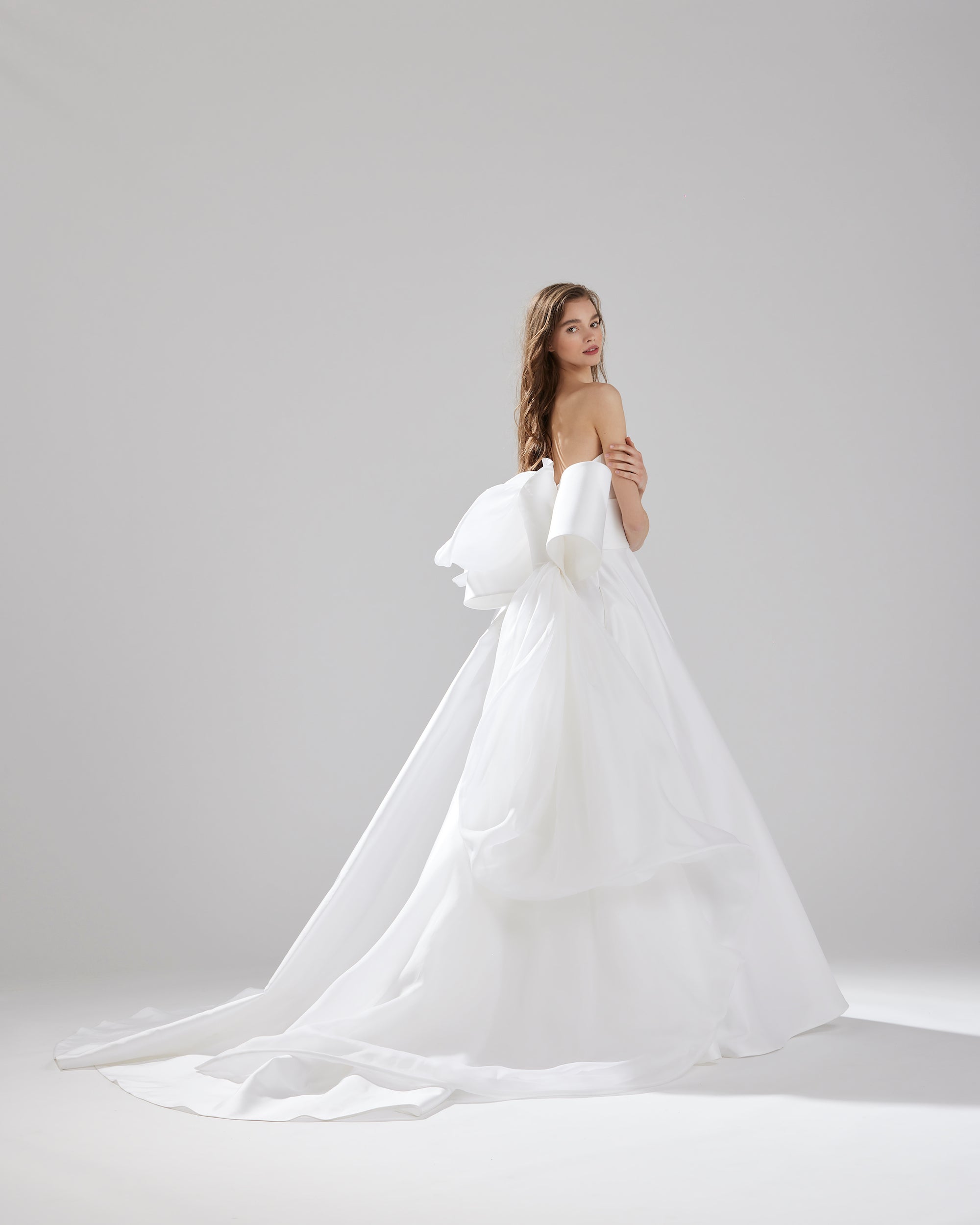 AR0060｜ウェディングドレス、ブランドドレスのレンタルならザ・ドレス