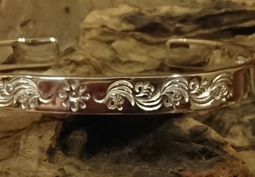 アリゾナフリーダムの太陽神付バングル - ザ・ウォーリアーズ