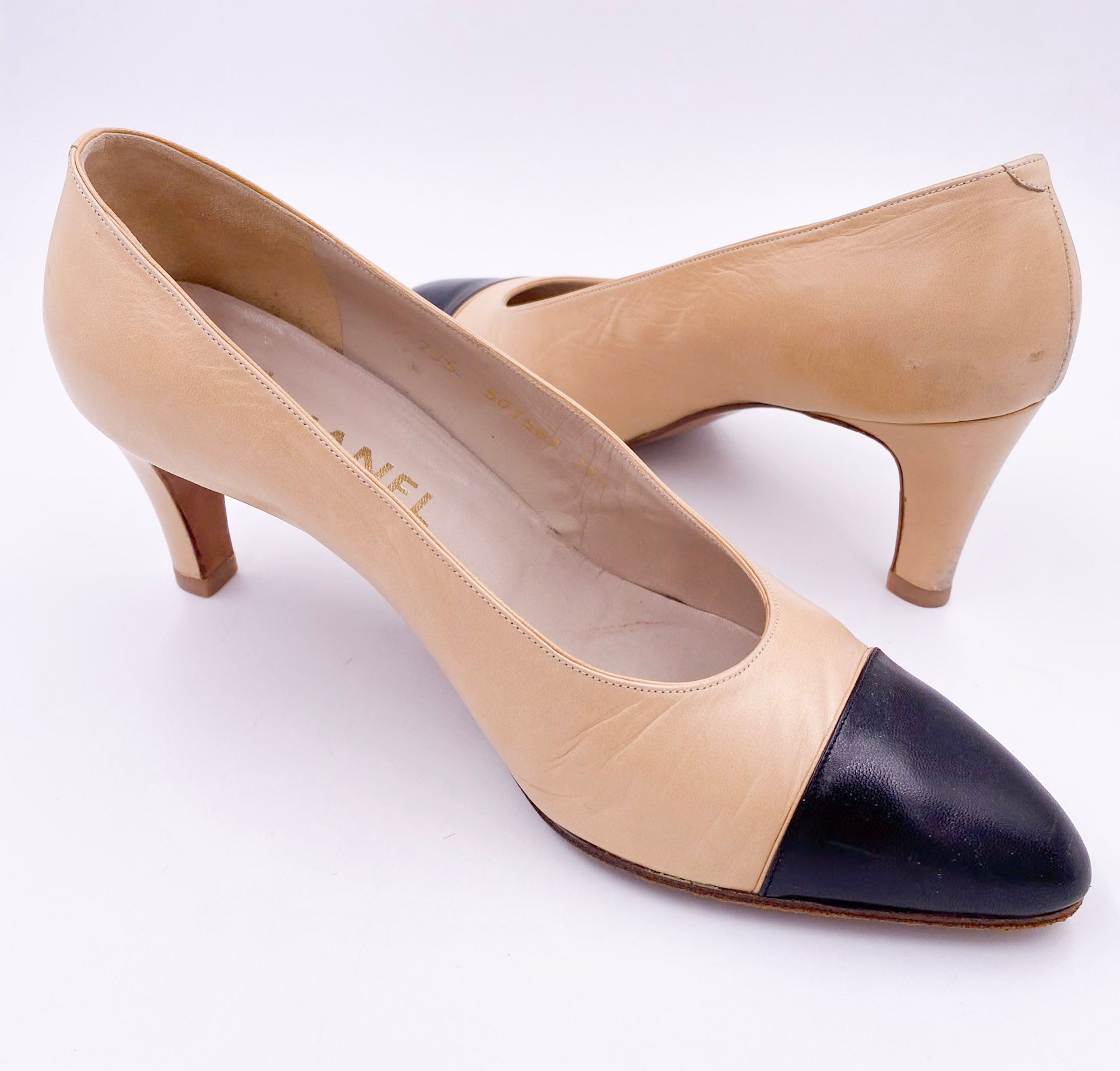 Chanel Pumps Off White With Black Leather Toe – The Kit Vintage