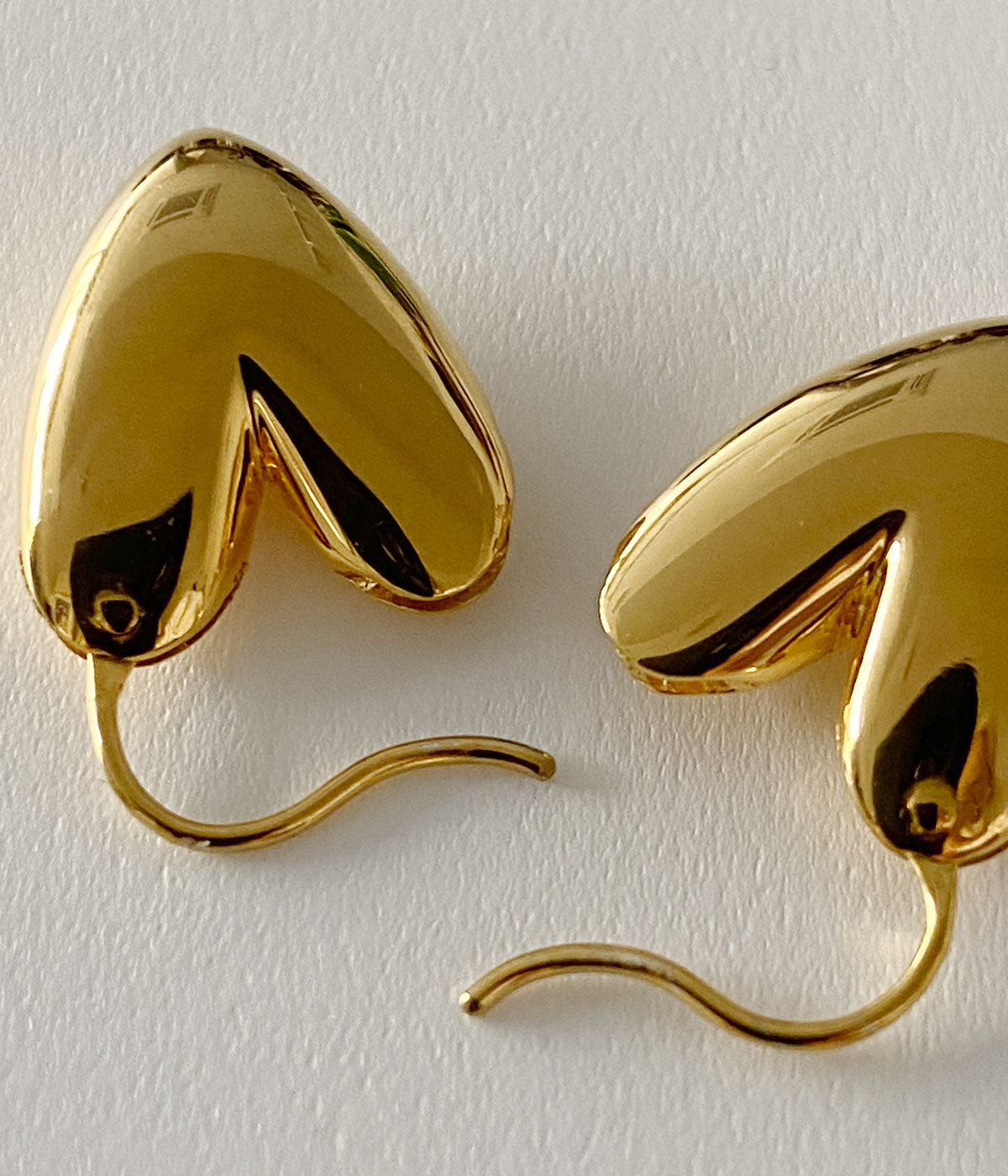 R.ALAGAN/TINY PUFFY HEART HOOPS(GOLD)