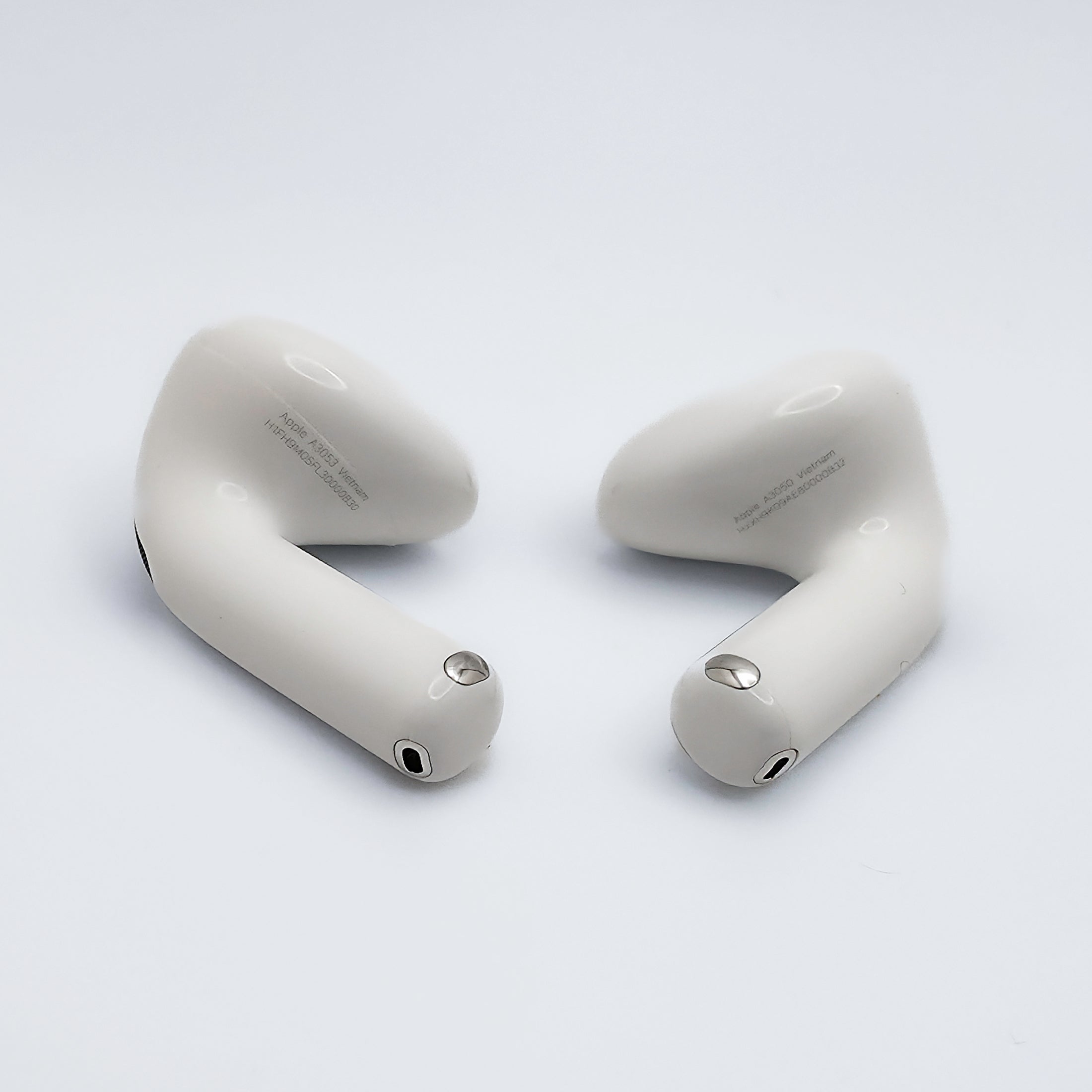 Apple AirPods 4 – TheRightOne