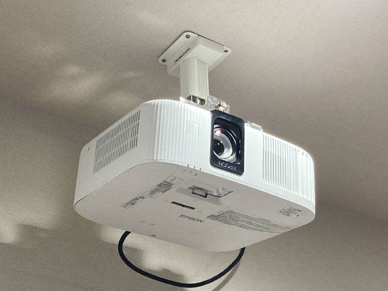エプソン EH-TW6250を天吊り金具スパイダー2で天吊設置する方法