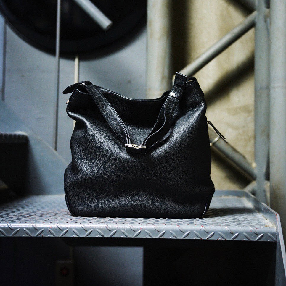 THE BAR 完全別注】アジャスタブルショルダーバッグ「Touch」