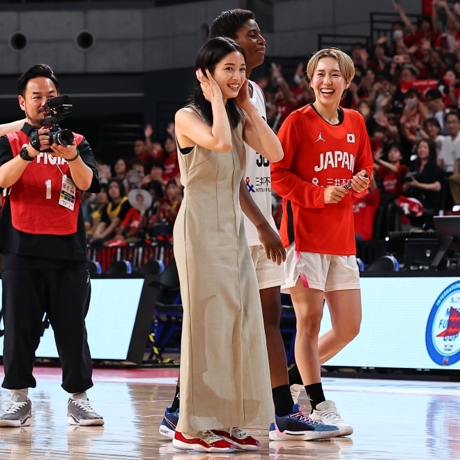 バスケ愛に溢れてる！」日本男女バスケを熱烈応援した広瀬すず、2日