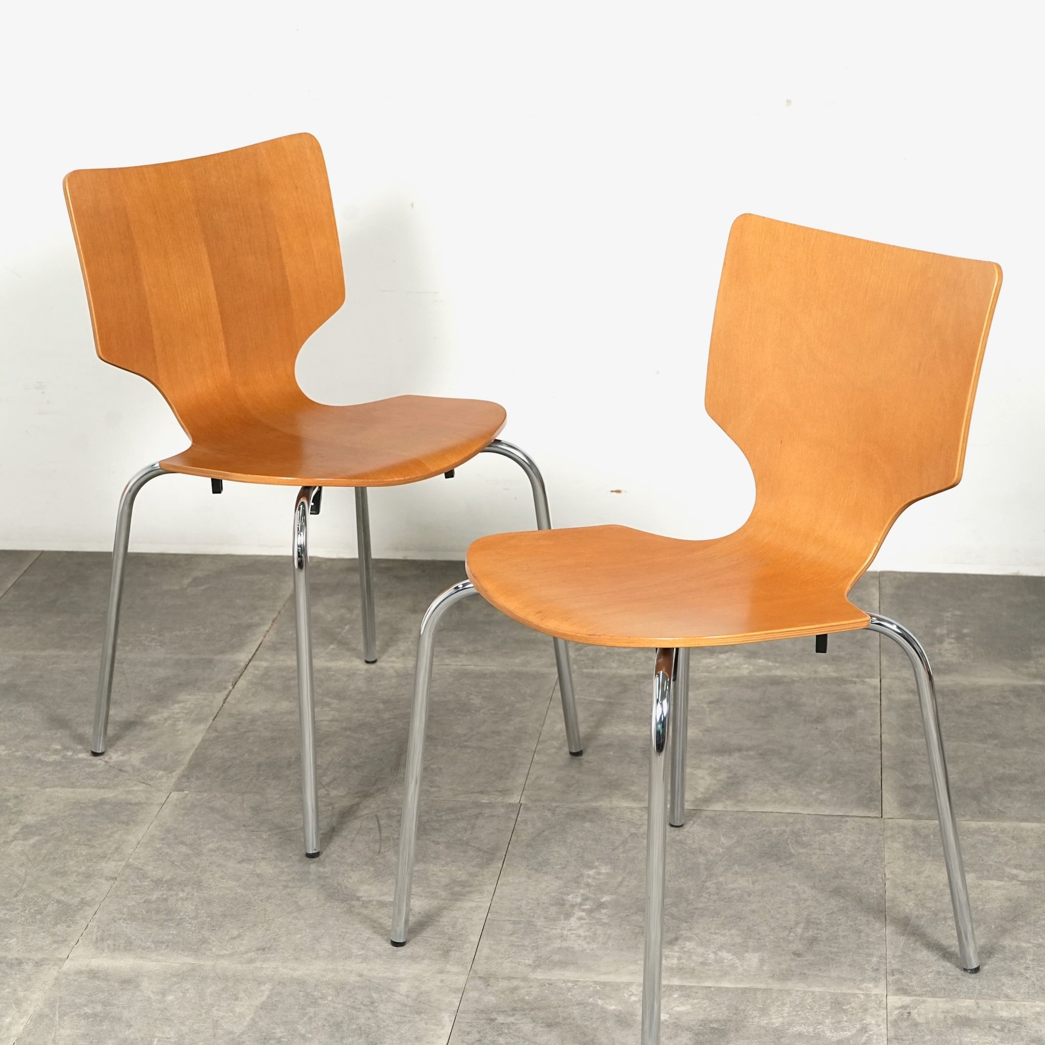 DUBA】ヴィンテージ スタッキング チェア – TIME HYPE