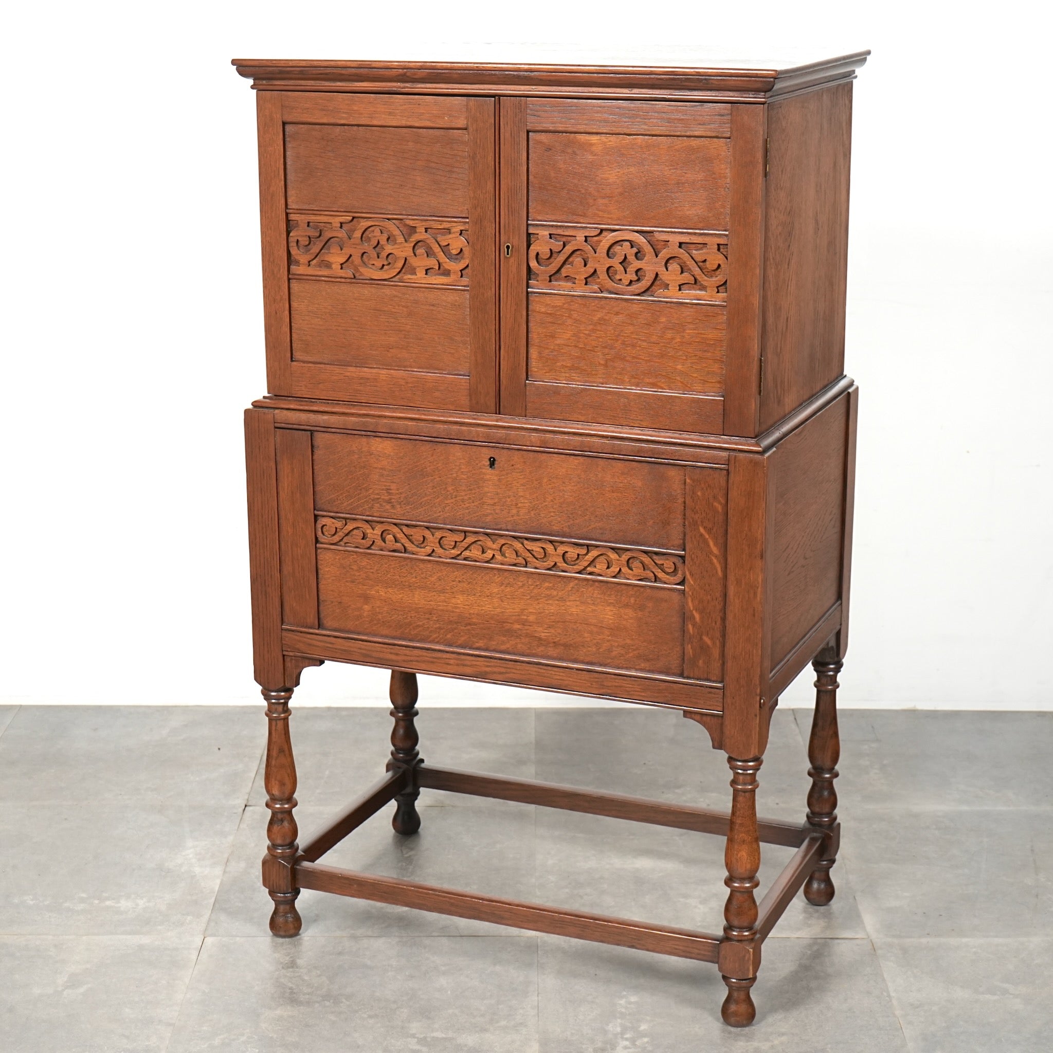 英国アンティーク キャビネット – TIME HYPE