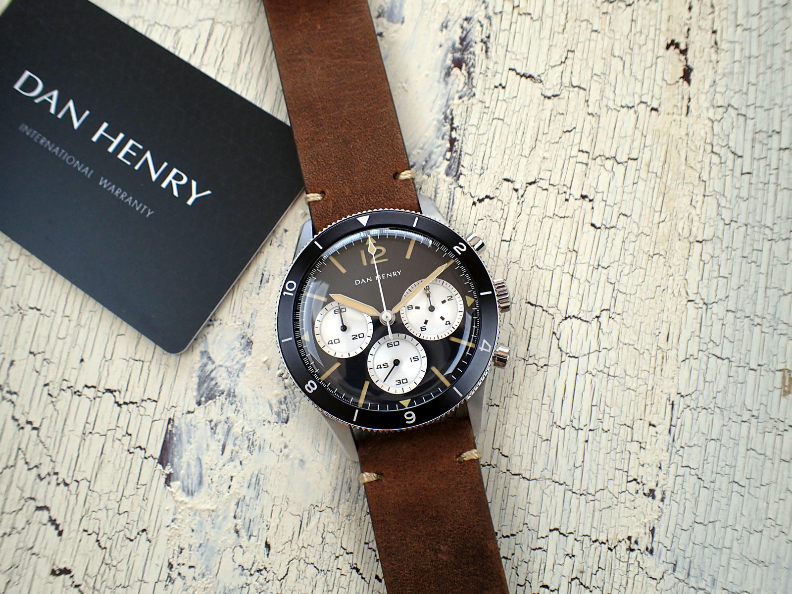 たまにはクォーツ - 60年代のパイロットクロノグラフをオマージュした