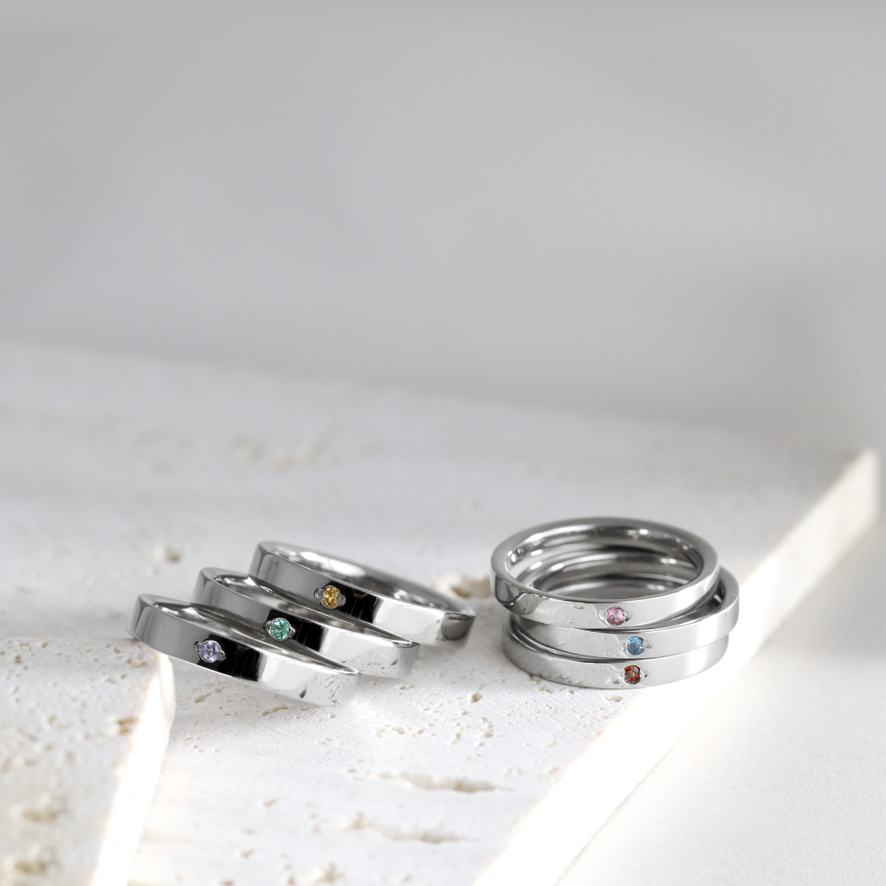 1月の誕生石ガーネットのガーネットの一粒石純チタン平打リング 金属