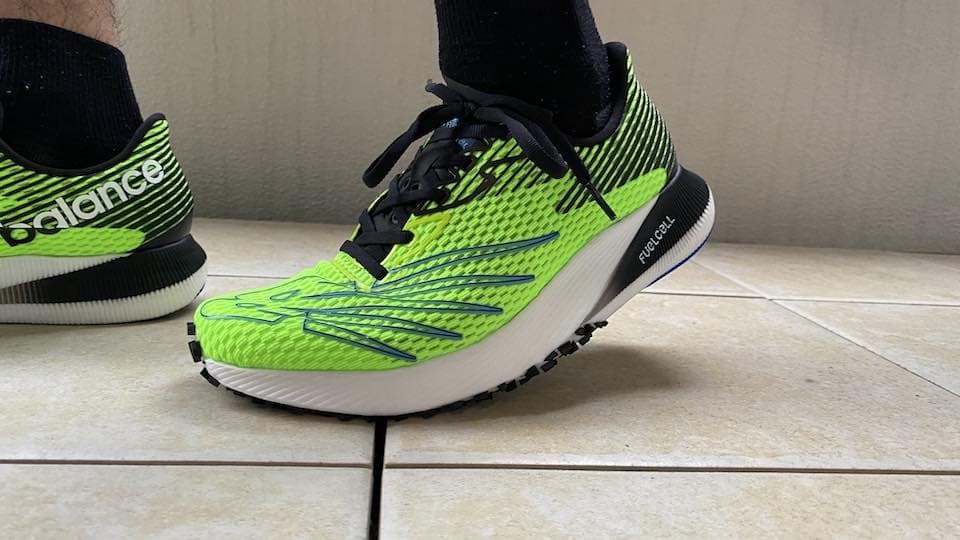 レビュー】New Balance フューエルセル RC エリート｜ともらん！