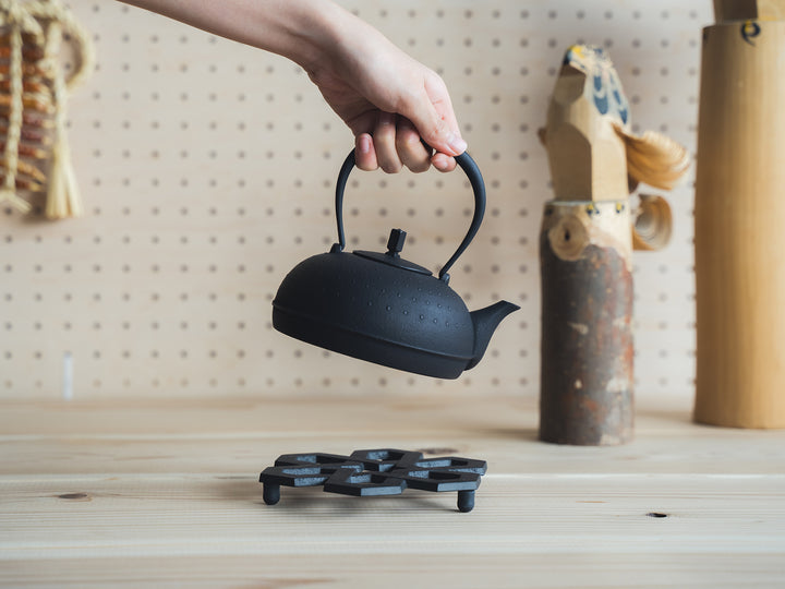 空間鋳造_鉄瓶 Sayu – 東北スタンダードマーケット