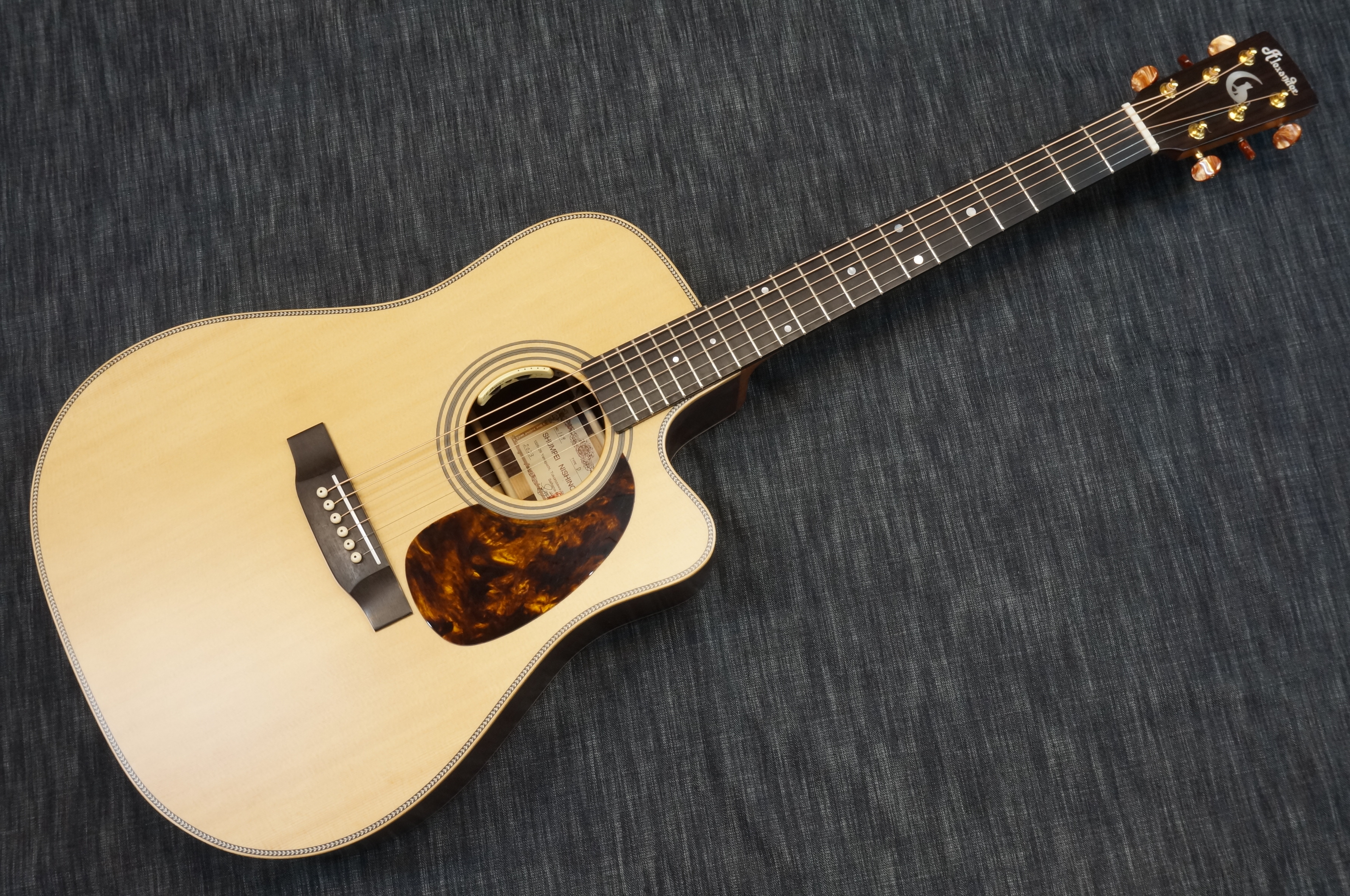 西野春平 製作 Dカッタウェイ - 大阪のオーダーメイドギター・ベースの