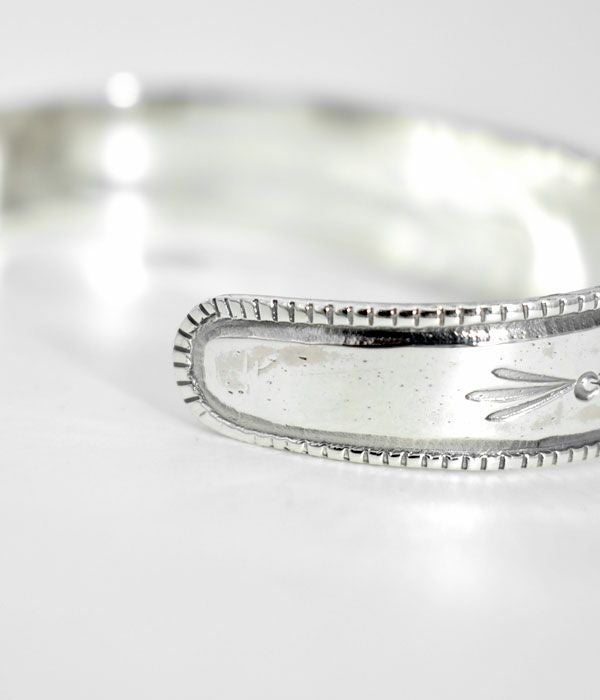 ラリースミス (LARRY SMITH) THUNDERBIRD STAMPED BRACELET バングル
