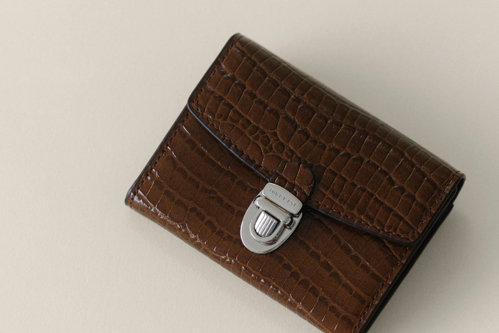 PORTE CARTES LOQUET CROCO BROWN – TOUT Y EST JP