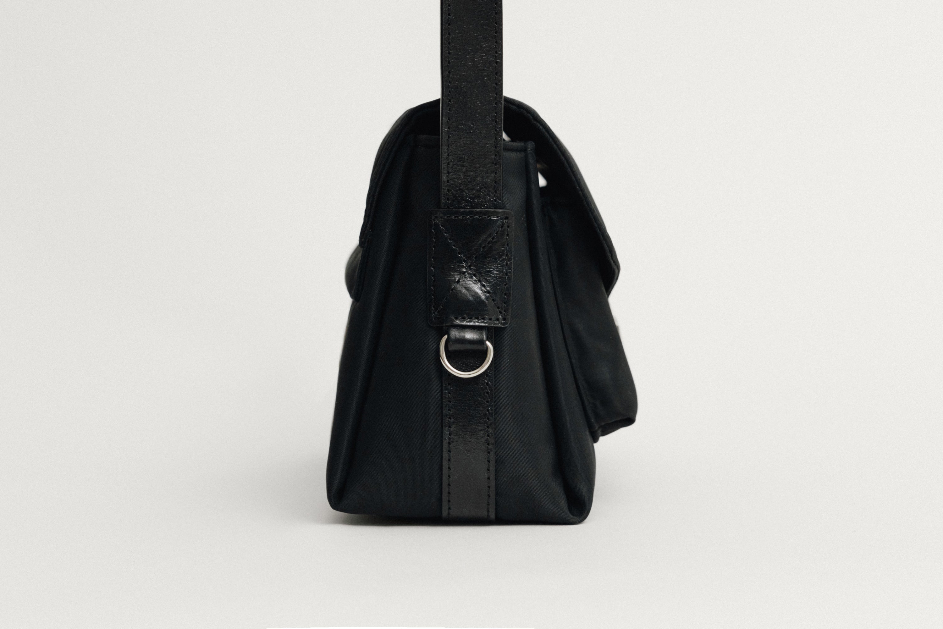 SAC VOLET TOILE SMALL BLACK – TOUT Y EST JP