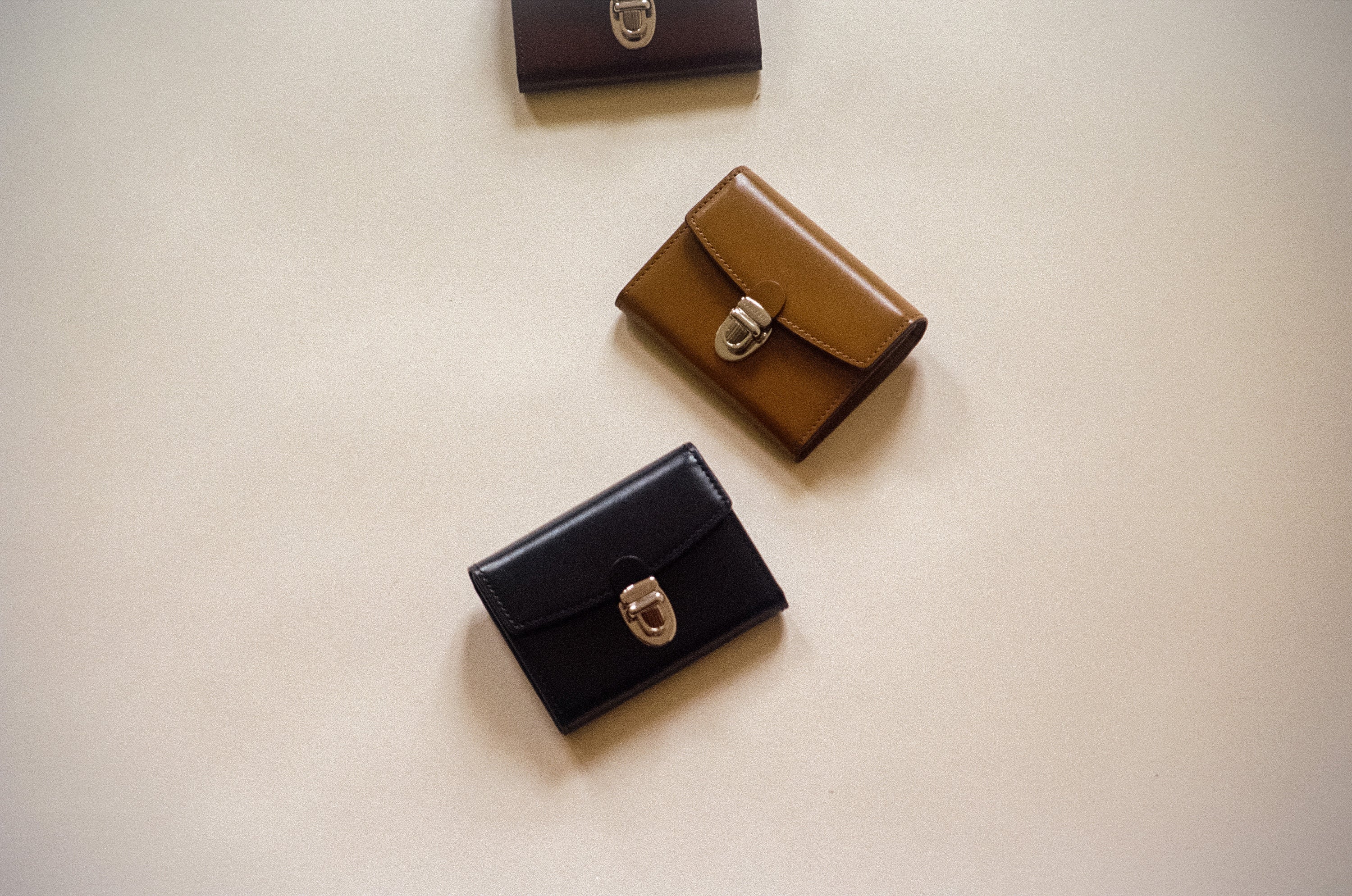 PORTE CARTES LOQUET CARAMEL – TOUT Y EST JP