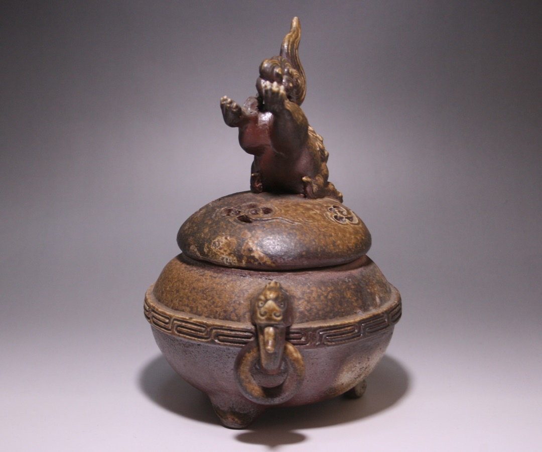 金井春山 作 「備前飛獅子香炉」 ～備前焼専門卸小売店 川口陶楽苑～