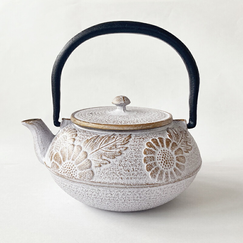 楽天市場】南部鉄器 急須 鉄婚式 菊 0.6L [37-20WHG] 白×ｺﾞｰﾙﾄﾞ